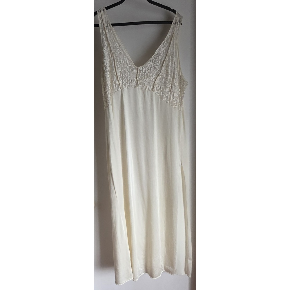 Private Luxuries Nightgown Sleeveless Ivory V-Neck Sleep Dress Gown Chemise